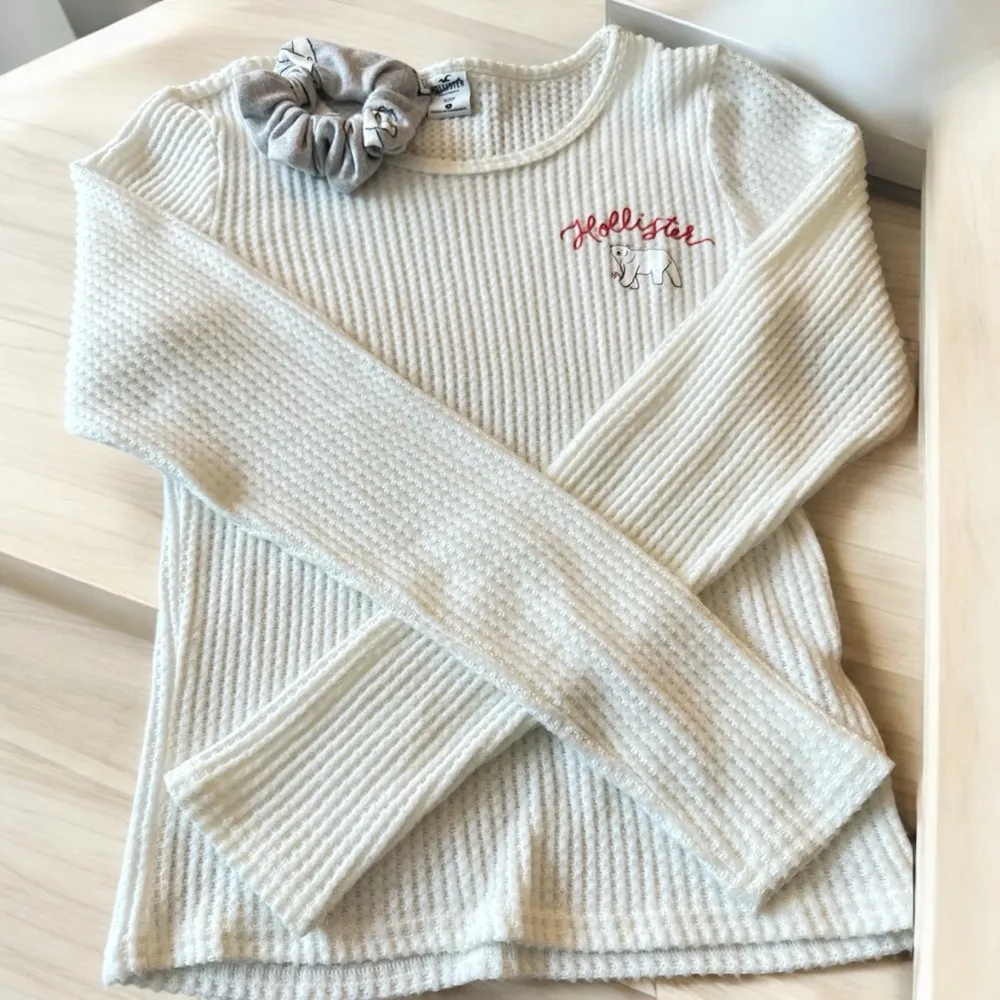 NWOT Hollister white waffle knit sleep long sleeve shirt & Scunci Set Small - Image 4