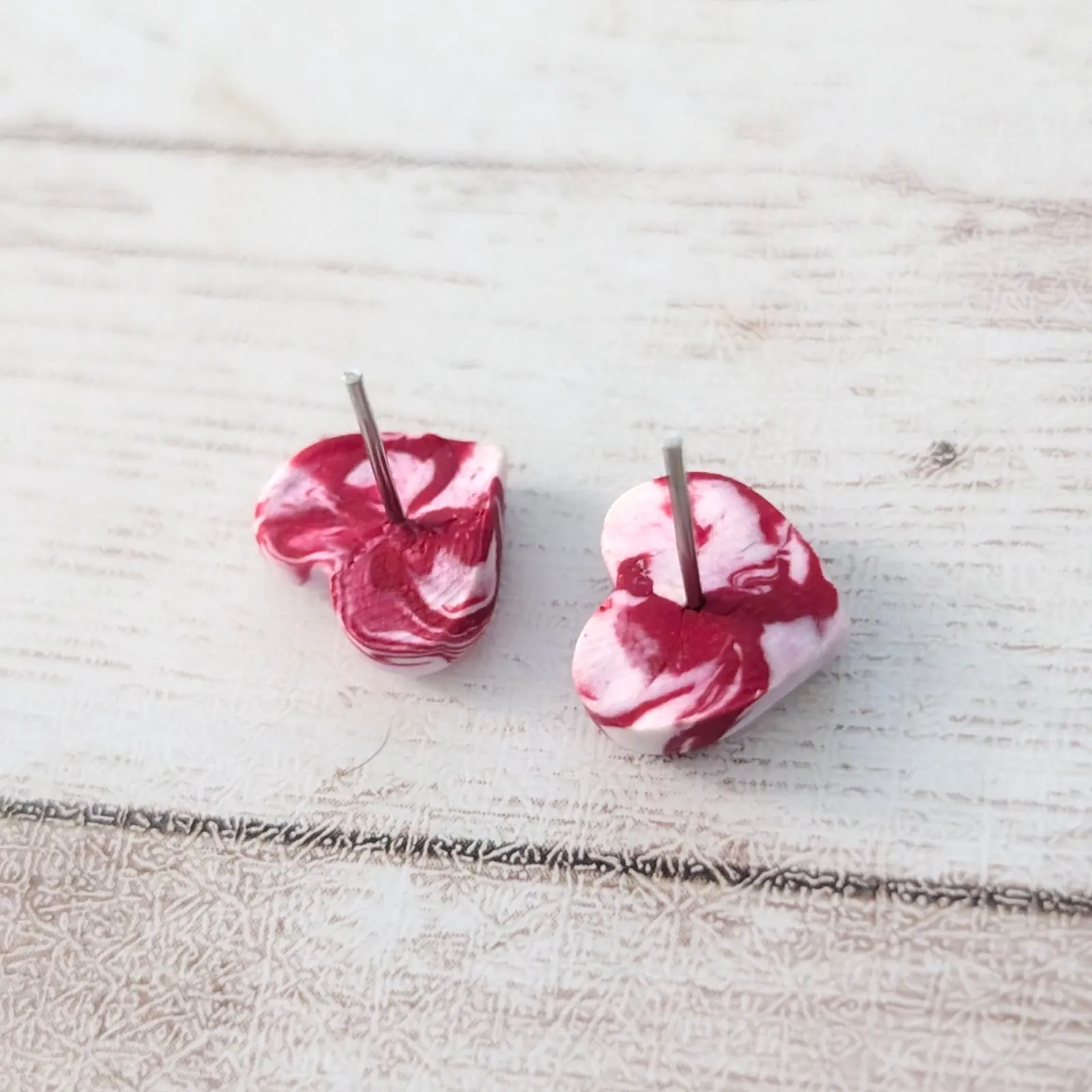 Vintage Stud Earrings Red Marbled Pattern Heart - Image 4