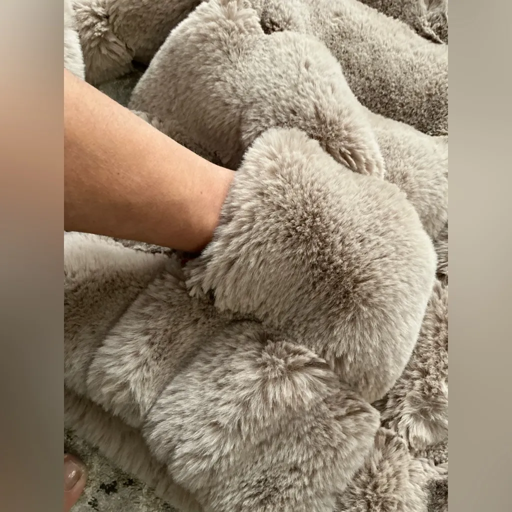 BCBG MAXAZRIA faux fur jacket 🔥🔥🔥🔥 - Image 14