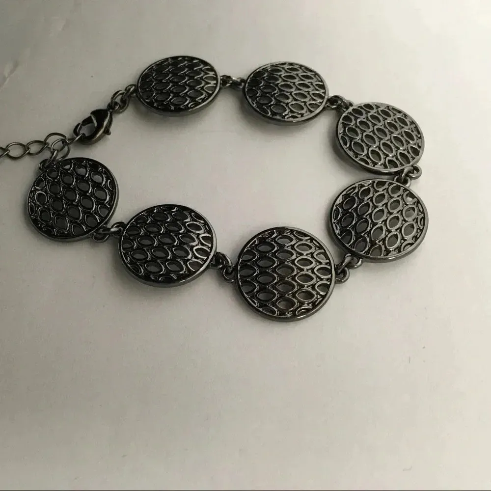 Liz Claiborne Circle‎ Linked Bracelet - Image 2