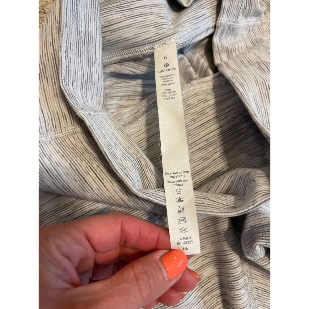 Lululemon Athletica Gray & White Stripe High Waist Athletic Leggings 6 - Image 7