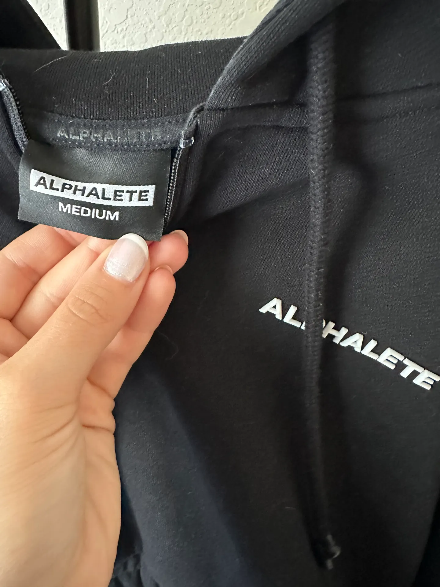 Alphalete Cropped Hoodie - Image 3