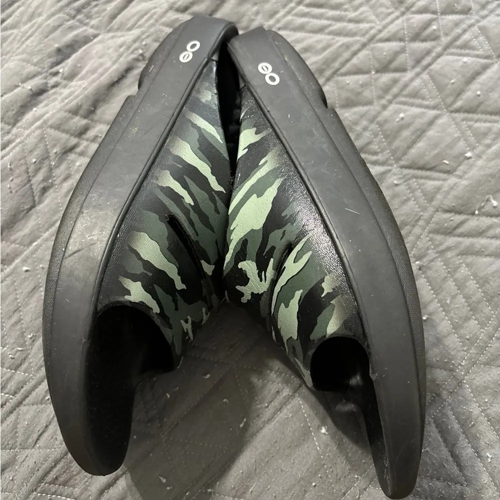 Oofos recovery sandals W8/M6 Black Size undefined - Image 3