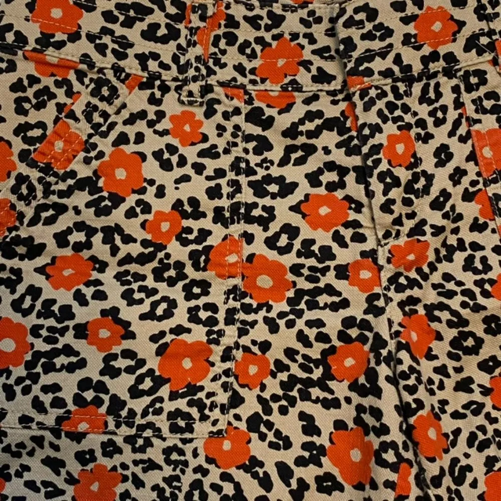 Banana Republic Denim Shorts Floral Leopard Print Size 2 Y2K - Image 4