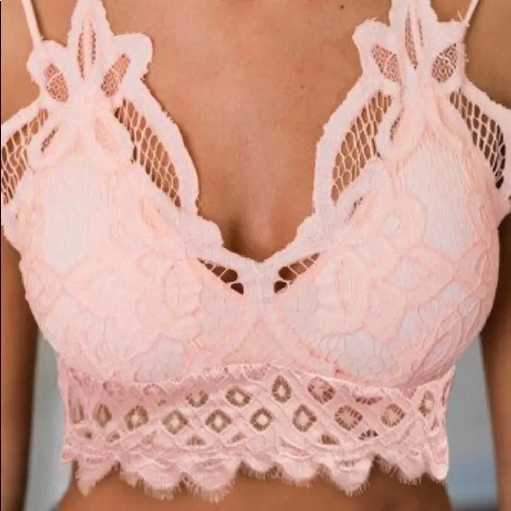 Pink Lace Bralette Floral Eyelet Padded Stretchy Romantic Top NWT Size M - Image 4