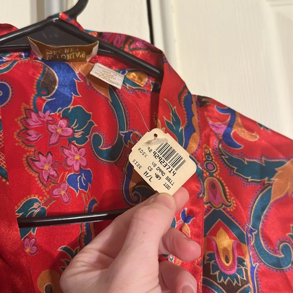 NWT VTG Red Floral Print Victoria's Secret Short Satin Robe Bridal Lingerie M/L - Image 4