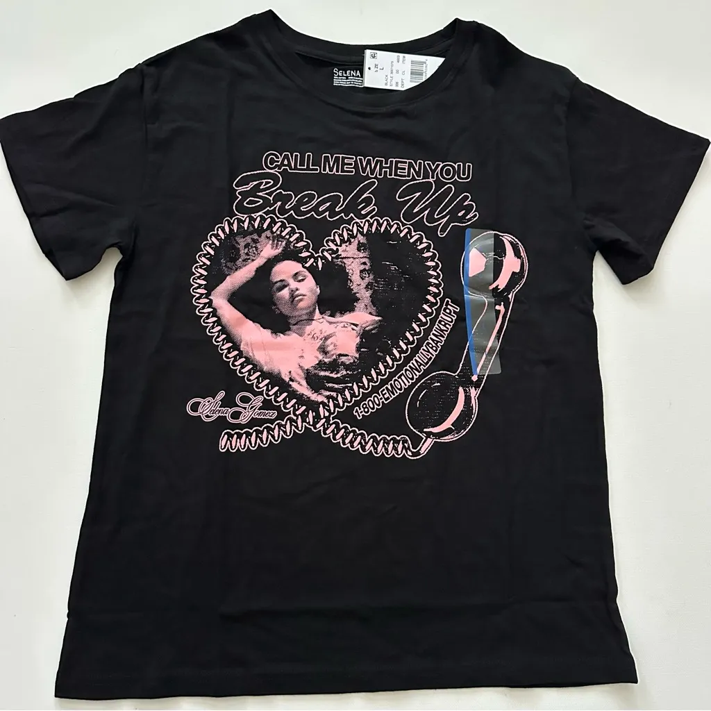 Selena Gomez Black Tee with Pink Graphic Size L - Image 5
