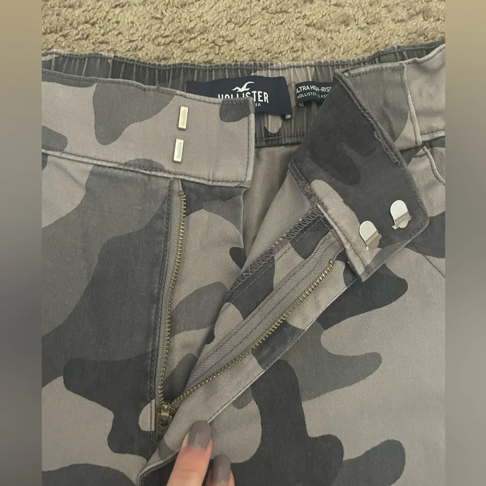Hollister Camo Cargo Pants, Ultra High-Rise Joggers, Classic Stretch - Image 5