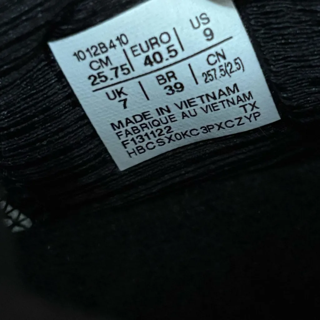 Women's Asics Novablast 3 LE running shoes in the Black/Pink Rave size 9 - Image 8