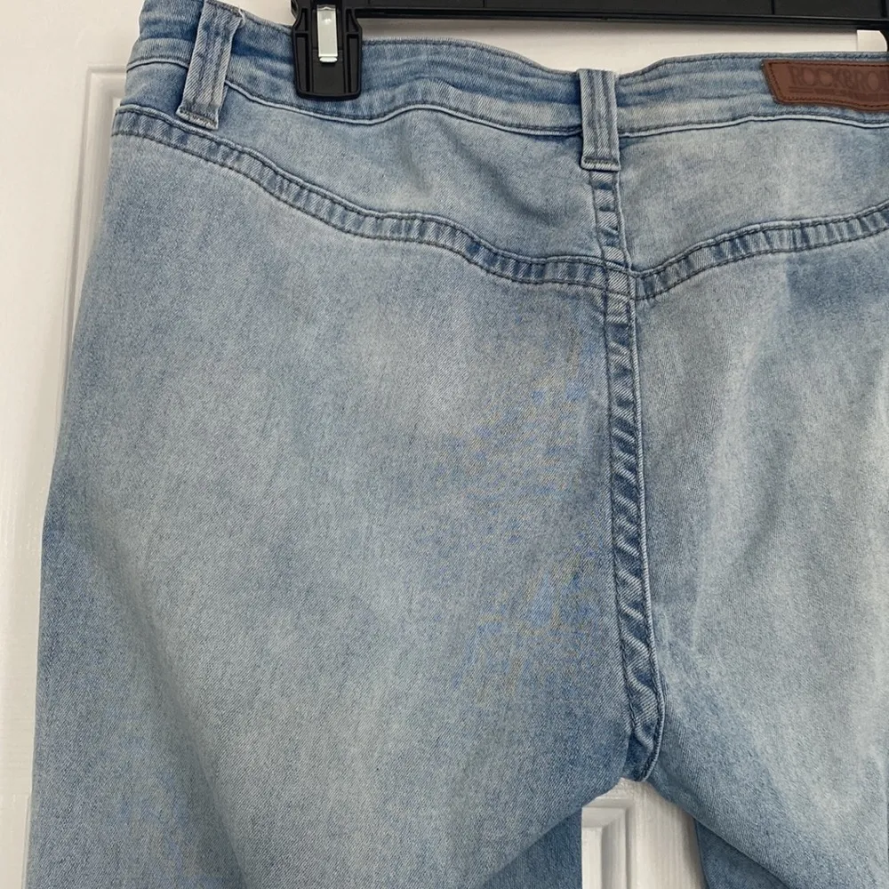 Rock and Roll Cowgirl light denim jeans. - Image 9