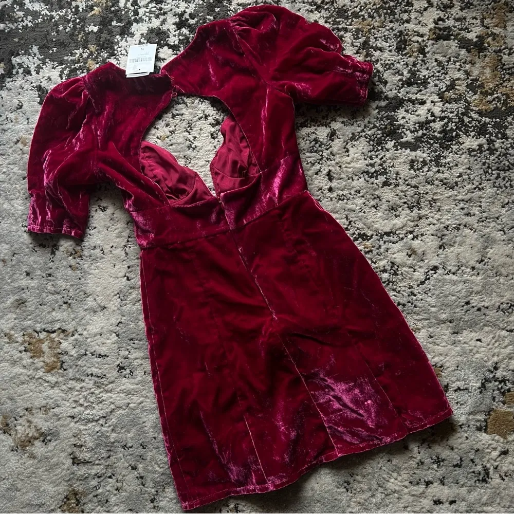 NWT 🌟 Forever 21 Magenta Velvet Dress - Image 2