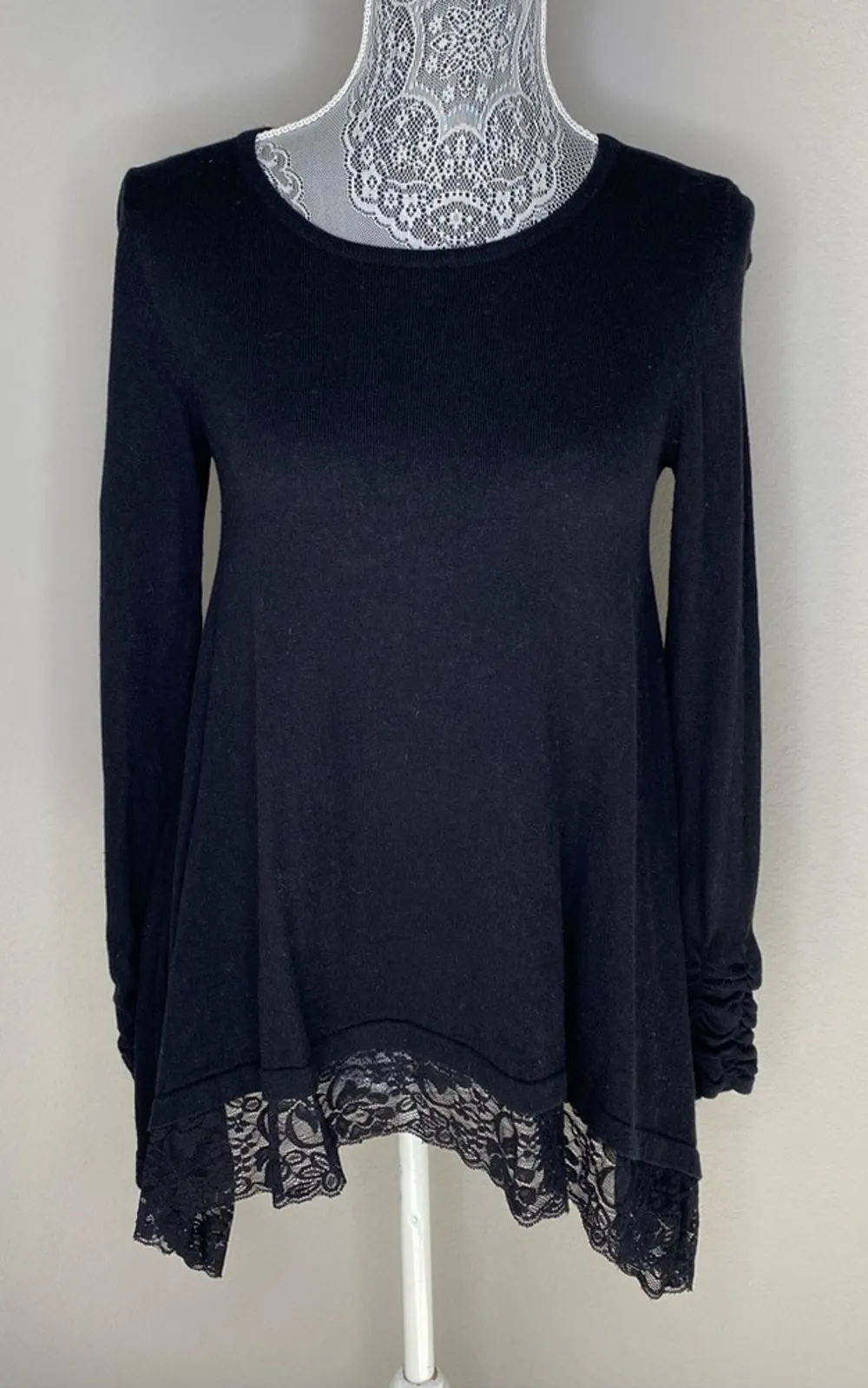 ALFANI Women Wool Blend Lace Trim Asymmetrical Hem Gathered Sleeve Swing Sweater - Image 1