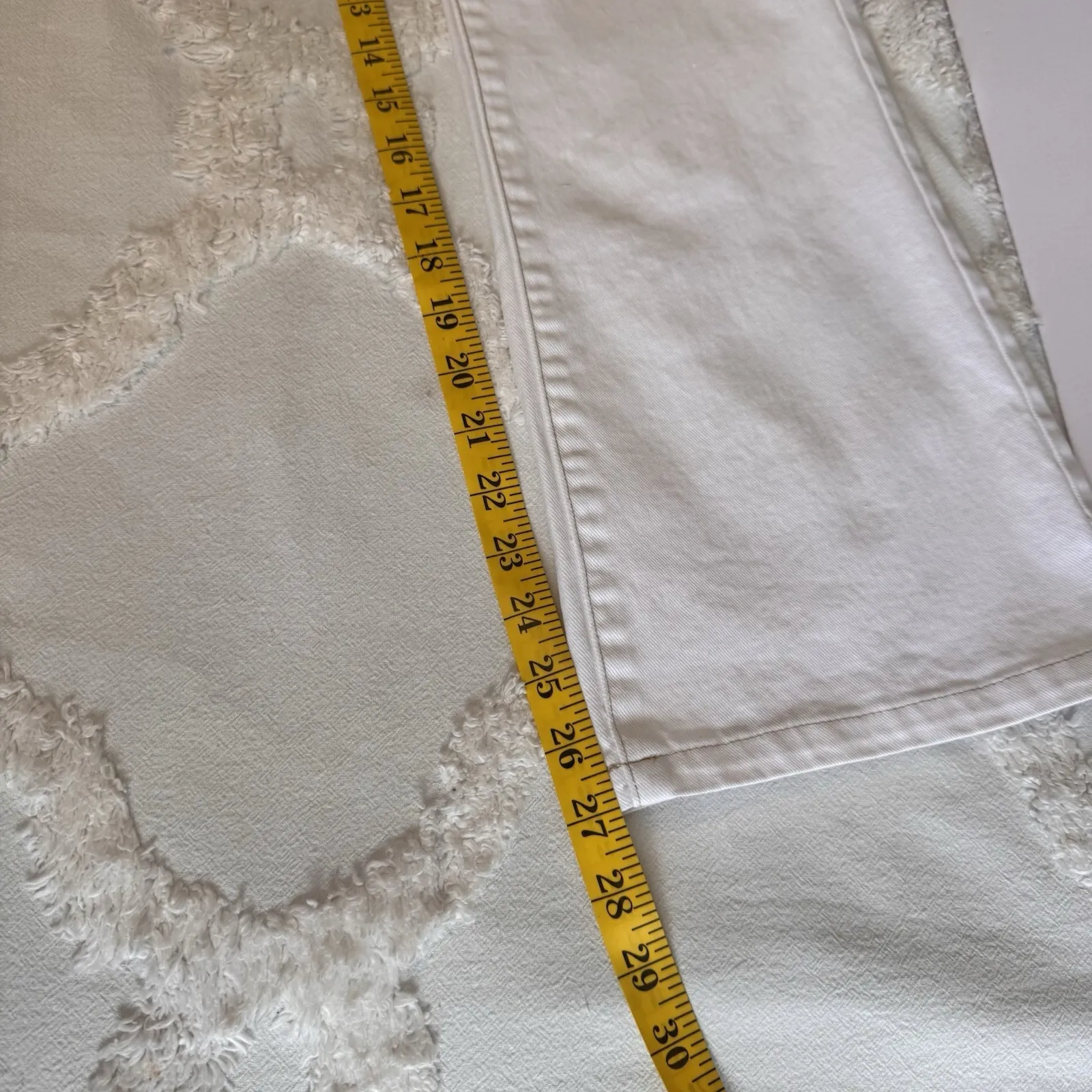 Calvin Klein Women's Sz 2 White Denim Jeans Low Rise Flare 30x27‎ Short - Image 14