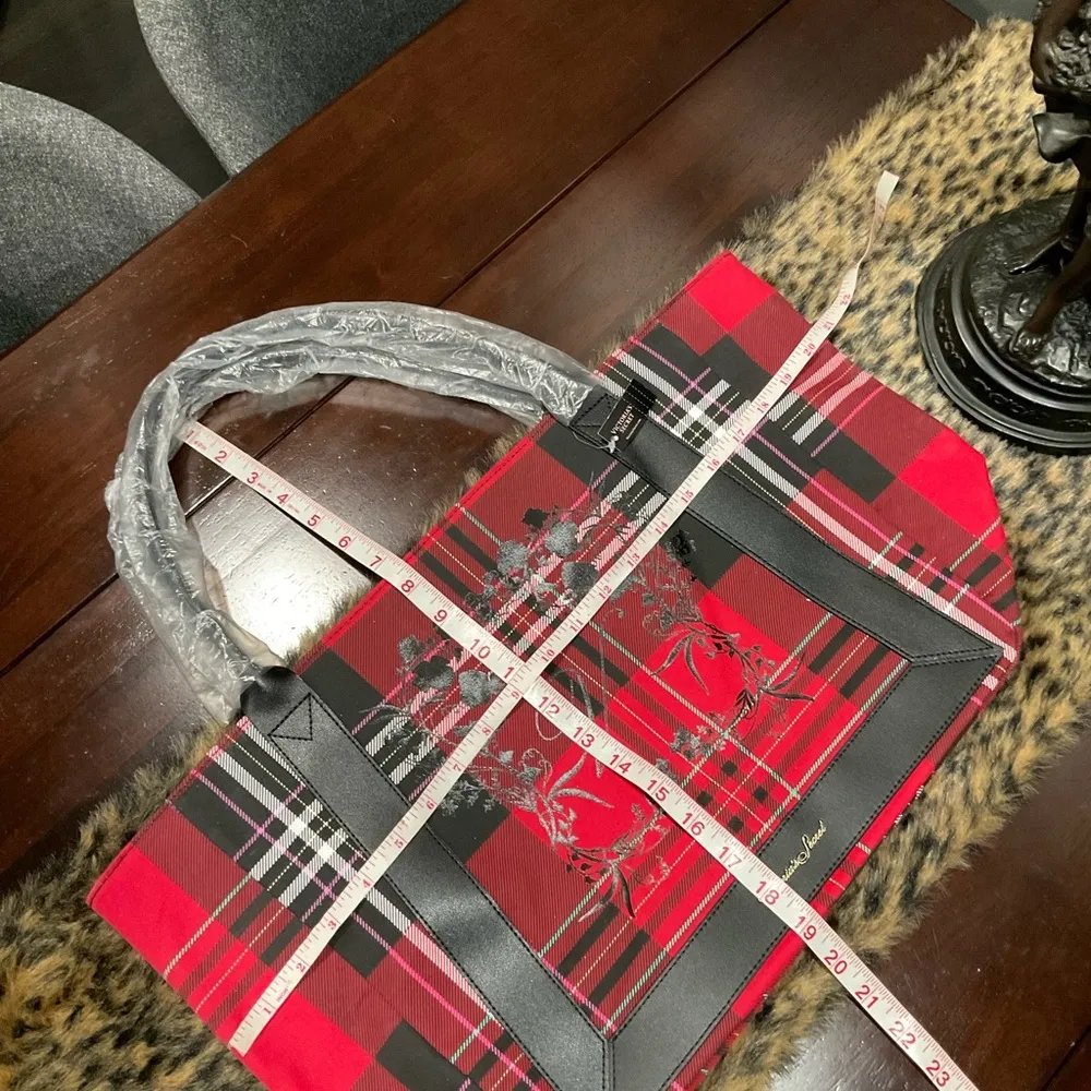 NWT VICTORIAS SECRET LARGE TOTE - Image 5