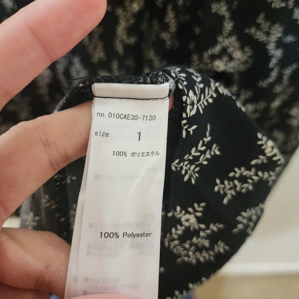 Moussy black floral blouse size 1 - Image 4