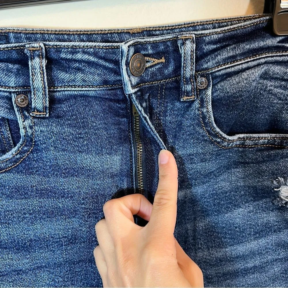 ✨ American Eagle Women’s Blue Highest Rise Mom Jeans 6 - Image 4