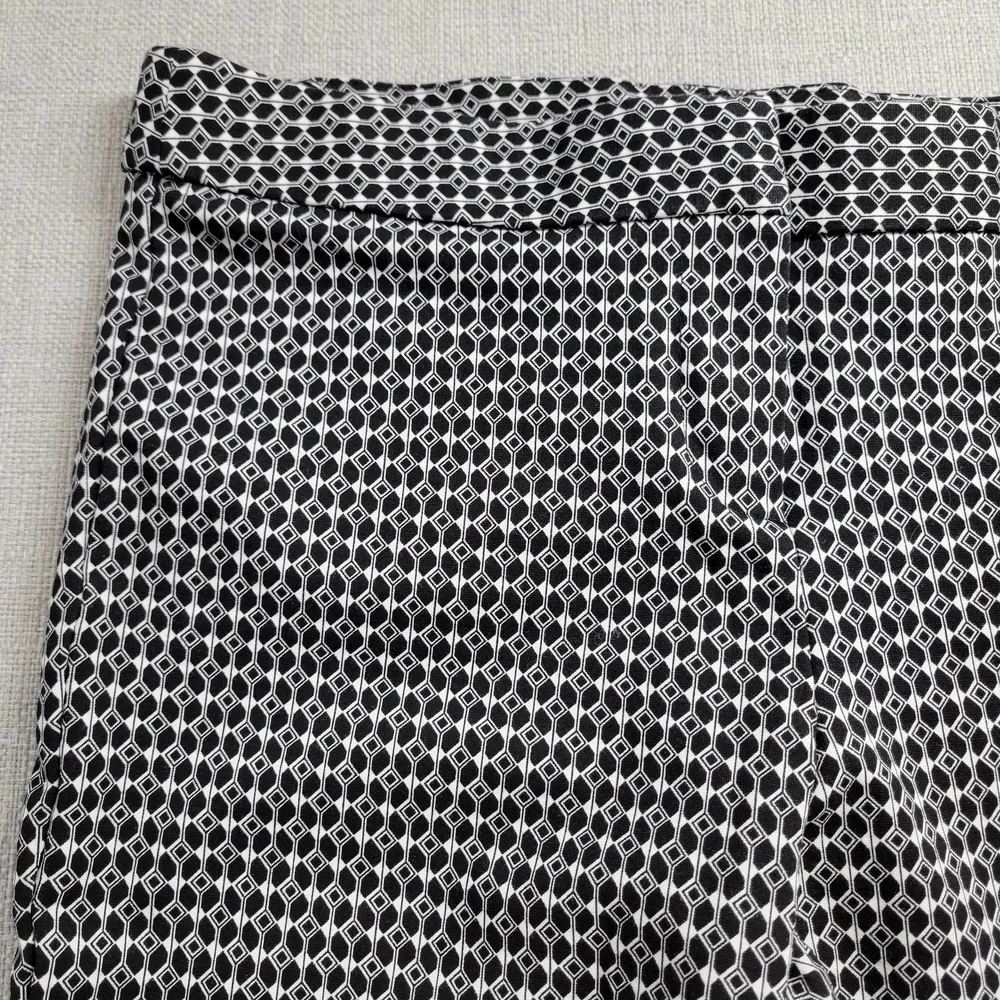 Amanda + Chelsea Womens Pant Sz 6 Black White Geometric Ponte Stretch Slim Ankle - Image 2