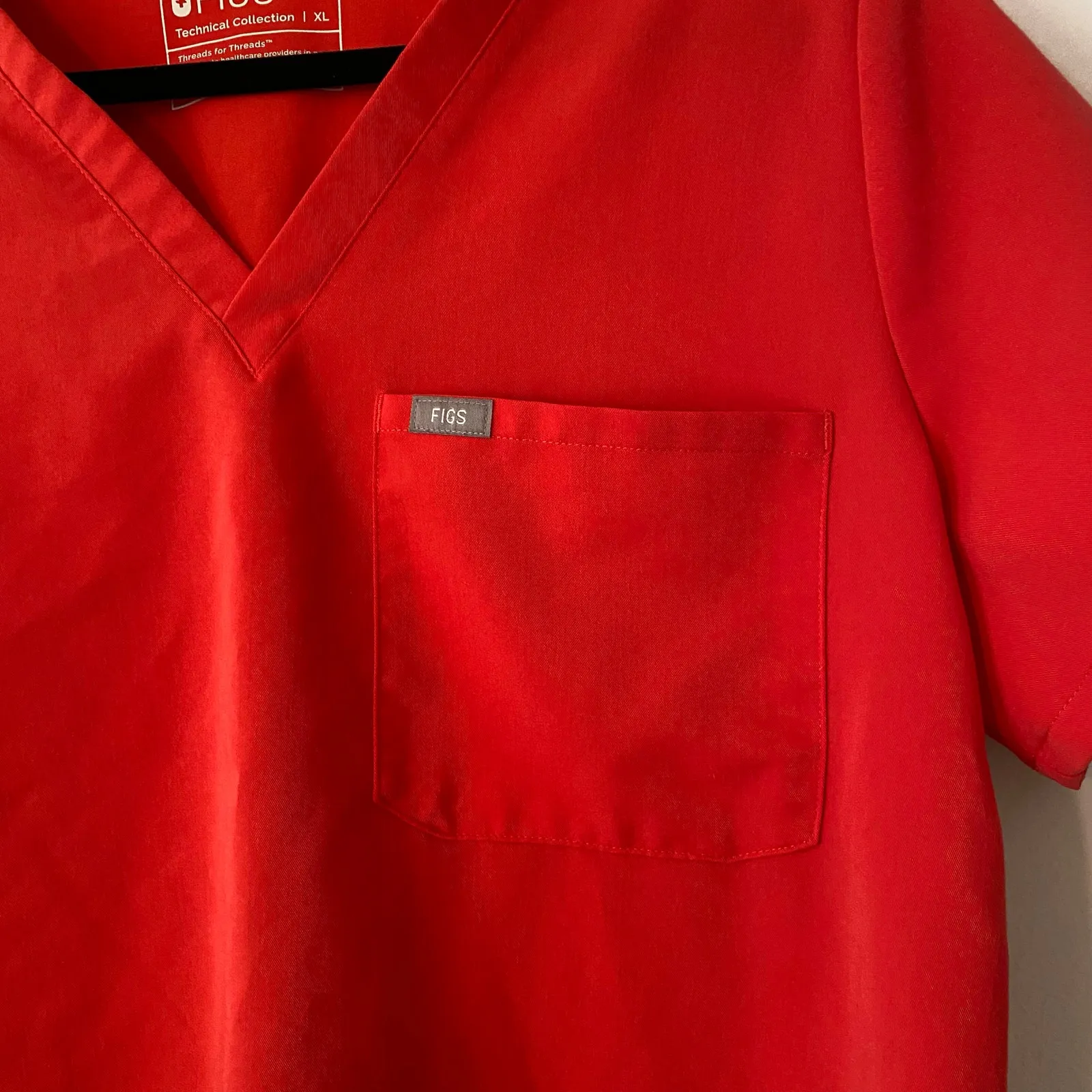 FIGS Neon Red Catarina Scrub Top Medical Uniform Nurse Doctor Women's size XL - Image 4