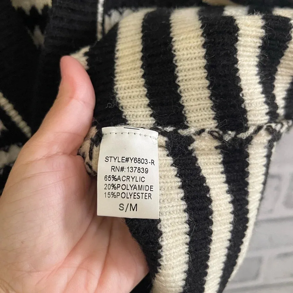 Women’s Dreamers by Debut Navy Blue & white striped sweater vest Size S/M - Image 4