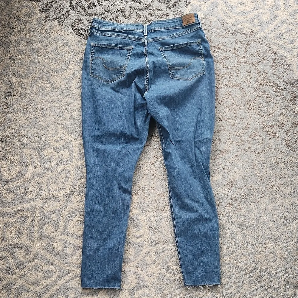 Levi Strauss Signature Totally Shaping High Rise Distressed Skinny Jeans Blue 16 - Image 8