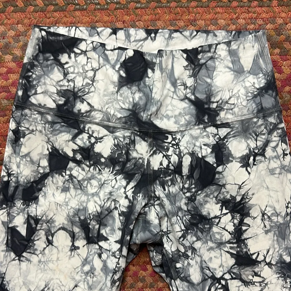 LULULEMON Wunder Under Hi-Rise 7/8 Tight *Dual Shibori Full-On Luxtreme 25" - Image 3