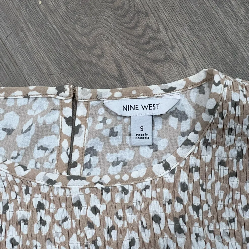 Nine West Small Polyester Patterned Short Sleeve Blouse - Image 2
