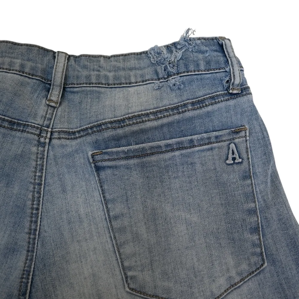 Articles of Society Women's 28 Light Wash Denim Jean Shorts - Image 4