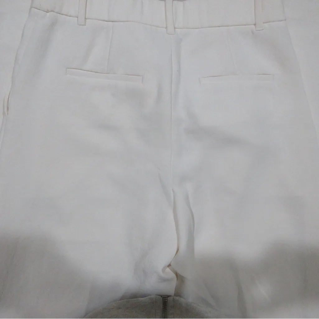 Aritzia  Effortless Pant in Light Birch - Image 4