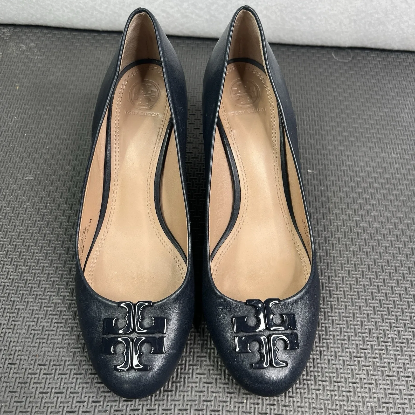 Tory Burch Blue Leather Wedge Pumps Logo Medallion Size 9.5M Classic Work - Image 2