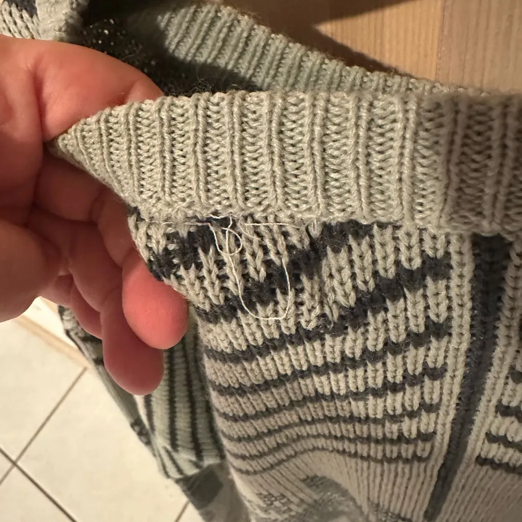 Vintage 1980’s Mervyn’s Snowflake Holiday Sweater Black Size L - Image 5