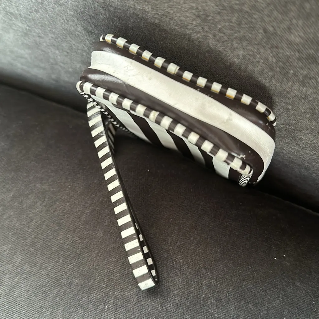 Henri Bendel striped wristlet/wallet - Image 5