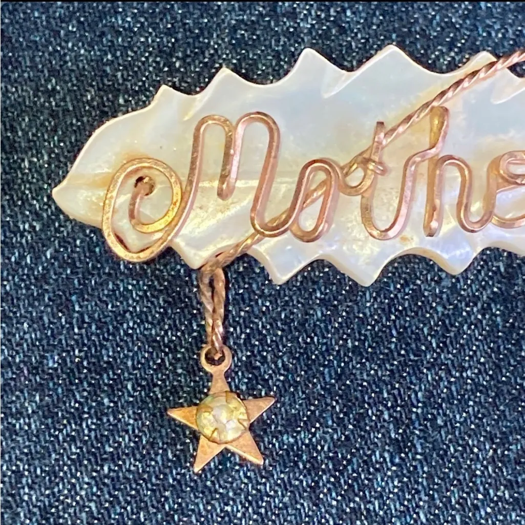 Mother of Pearl Brooch Vintage White - Image 3