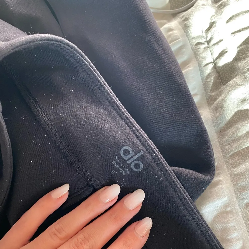 Alo AIRBRUSH HIGH-WAIST FLUTTER LEGGING - Image 5