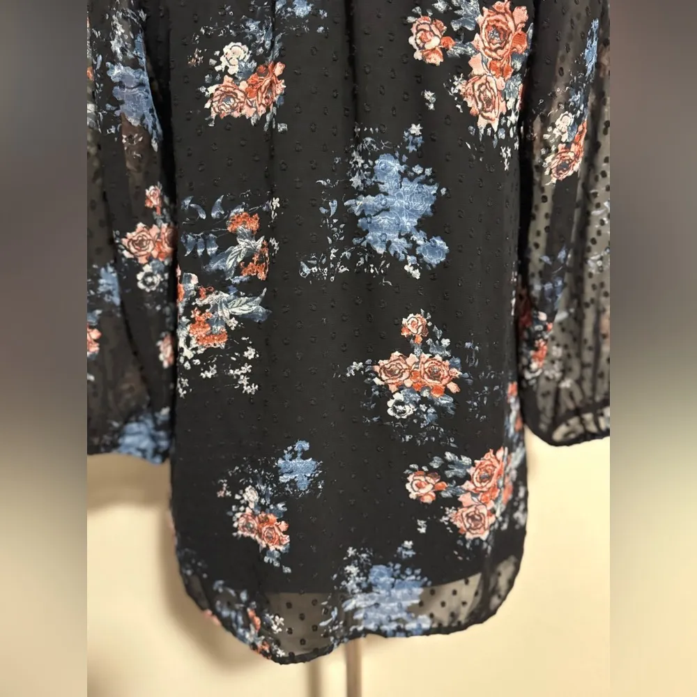 EUC BKE Boutique Black and Pink Floral V Neck Blouse size XS - Image 8
