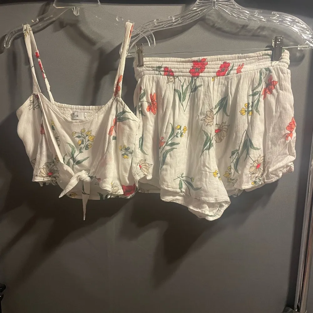 Hollister Floral Print White Two-Piece Set - Image 2
