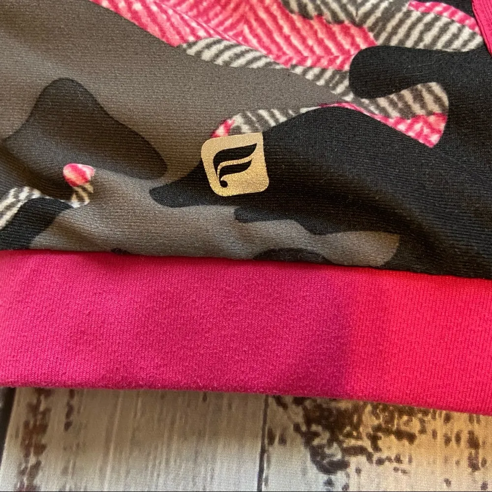 Fabletics  Camo For The Cure Reversible Sports Bra. Size XSmall. - Image 5