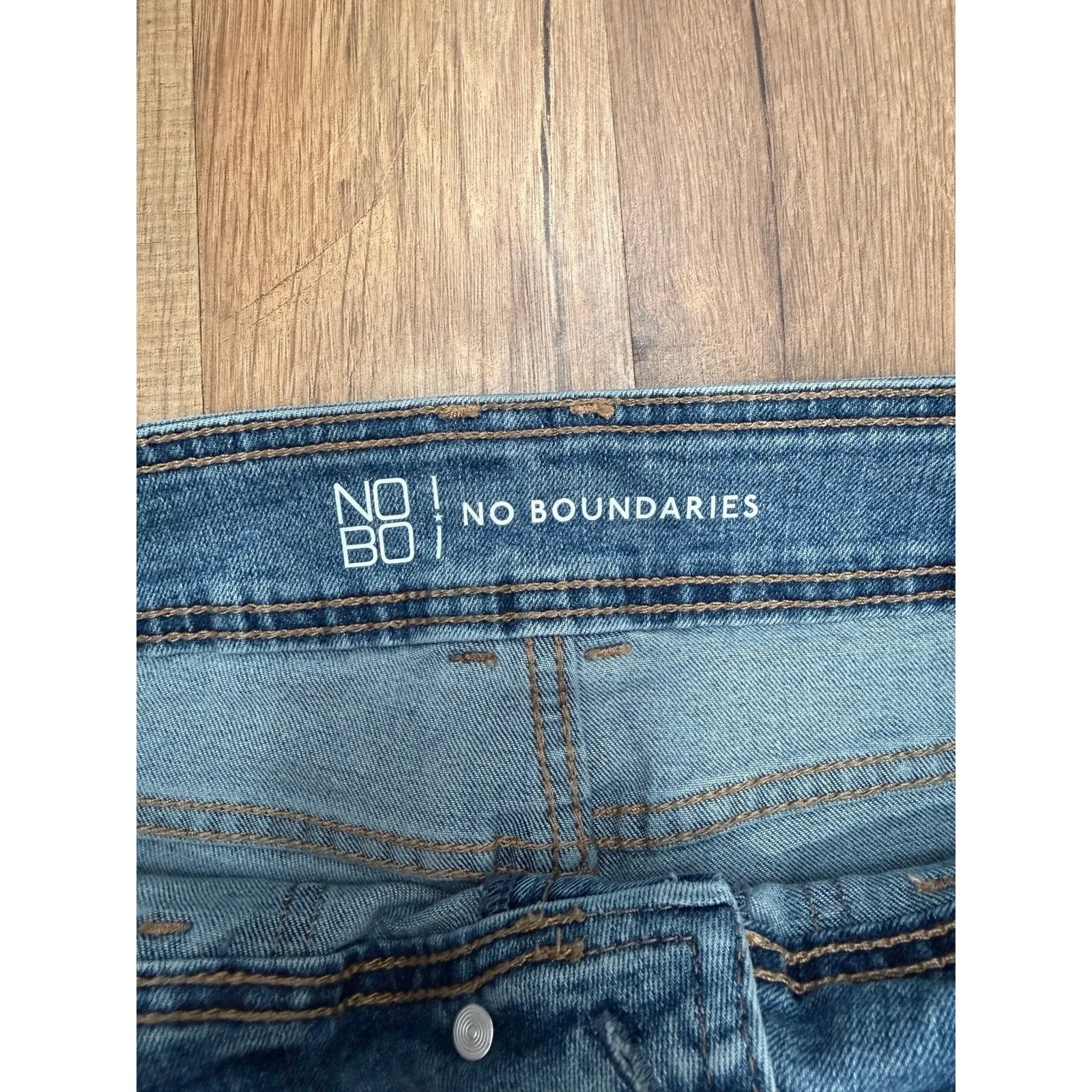 No Boundaries  High Rise Flare Jeans Women's 11‎ Double Button Front - Image 8