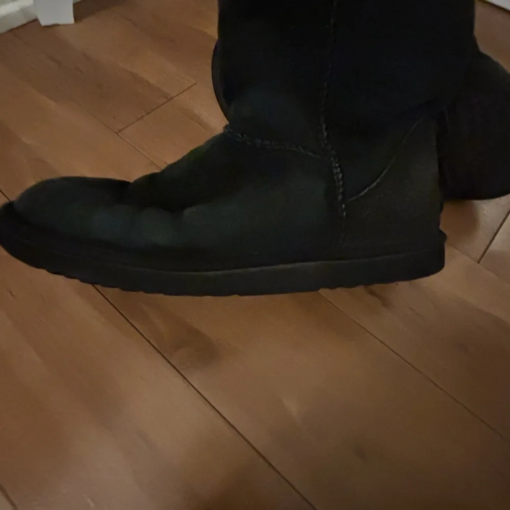 Black Short Classic  Boots Size 6W - Image 6