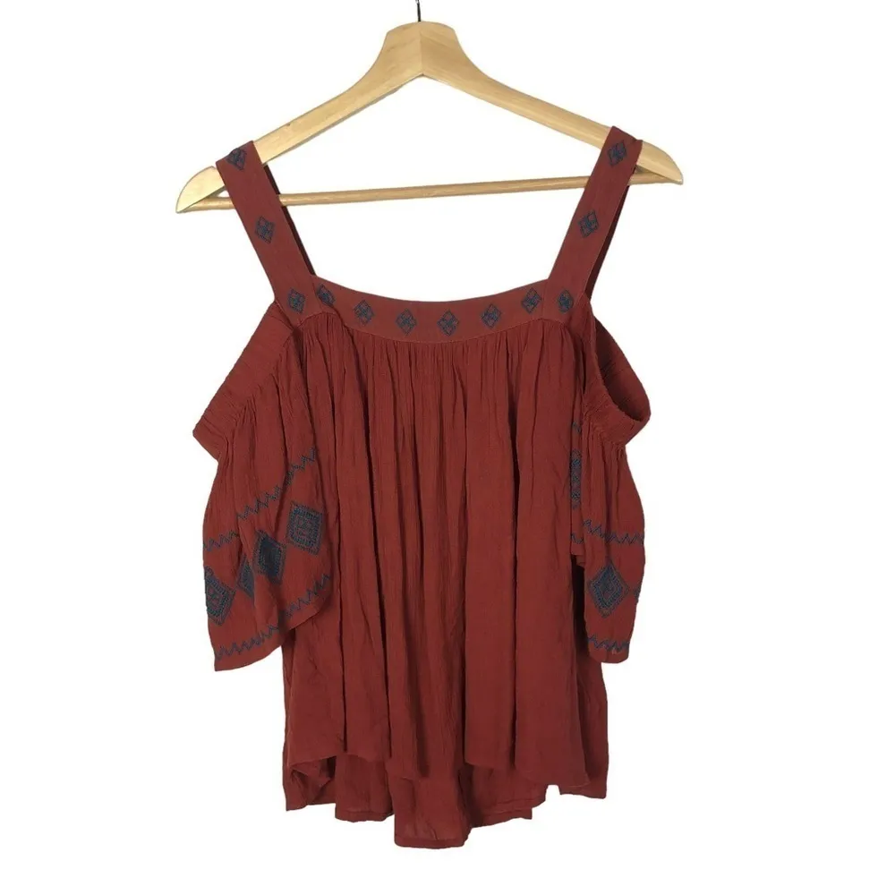 Urban Outfitters UO Staring at Stars Red Blue Embroidered Cold Shoulder Blouse L - Image 2