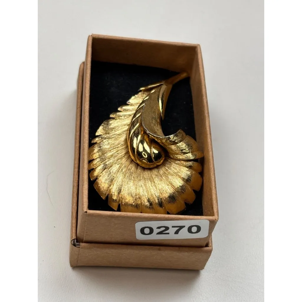Vintage Monet Gold-Tone Feather Brooch Pin Elegant Costume Jewelry - Image 6