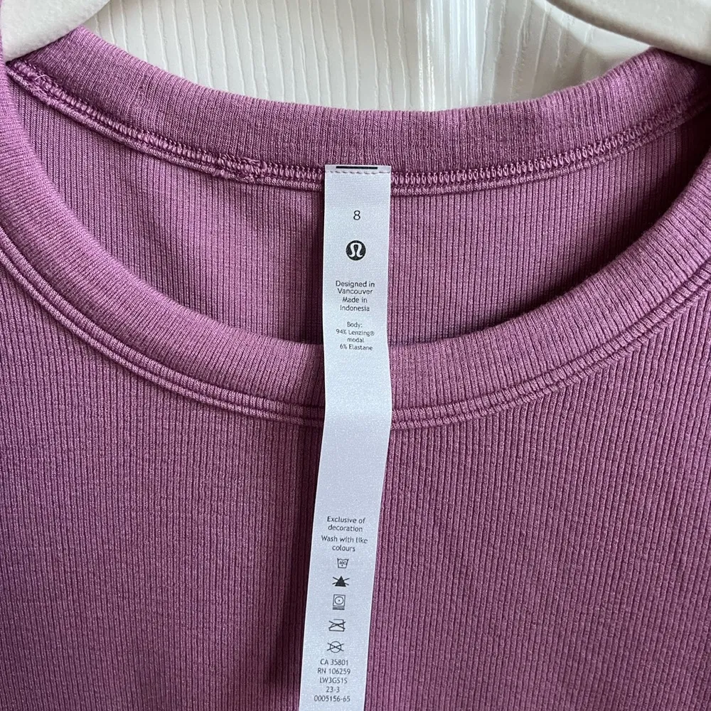 lululemon athletica Hold Tight Cropped T-Shirt Velvet Dusk -Size 8 - Image 5
