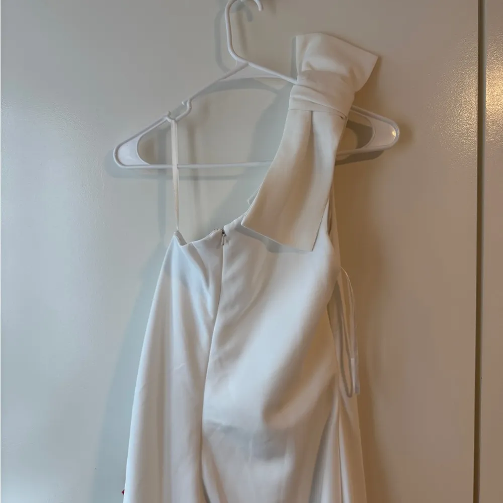 Mac Duggal White One-Shoulder Bow Gown - Image 8