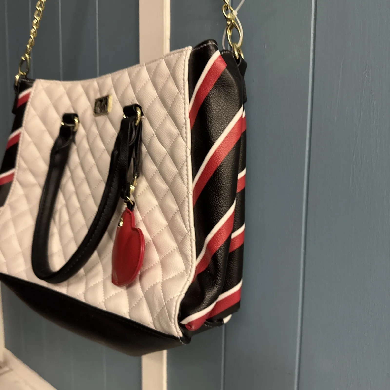 Betsey Johnson Crossbody Quilted Purse Handbag White Red Black Bag Gold Accent - Image 4