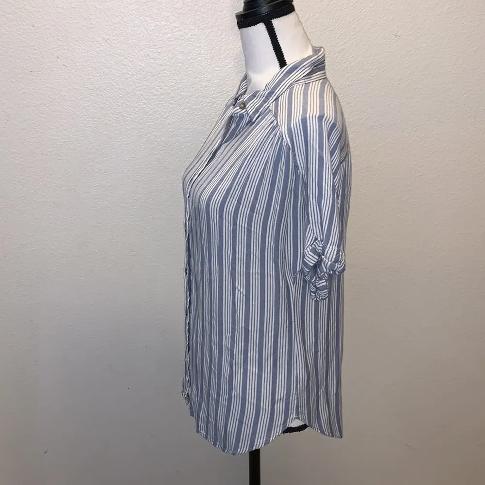 Universal Threads Universal Thread blue white striped polo lightweight button Down shirt - Image 4