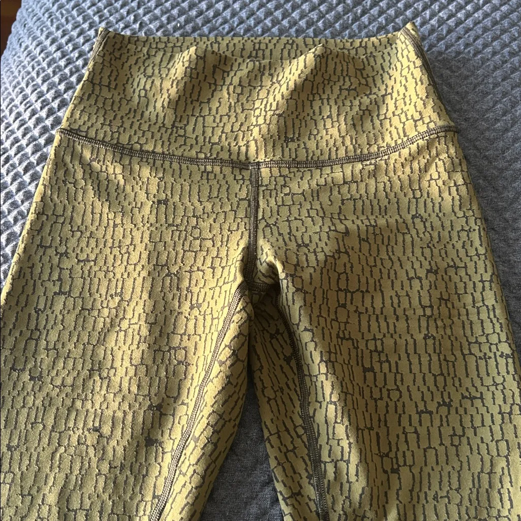 LULULEMON HIGH-RISE TIGHT 28" IN JACQUARD MOSSY DARK OLIVE Leggings - Image 6