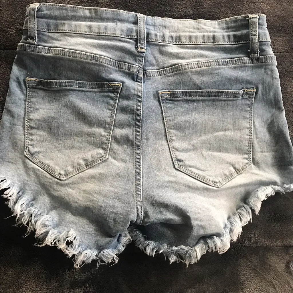 Kancan jeans shorts size 7/27. Like new condition - Image 2