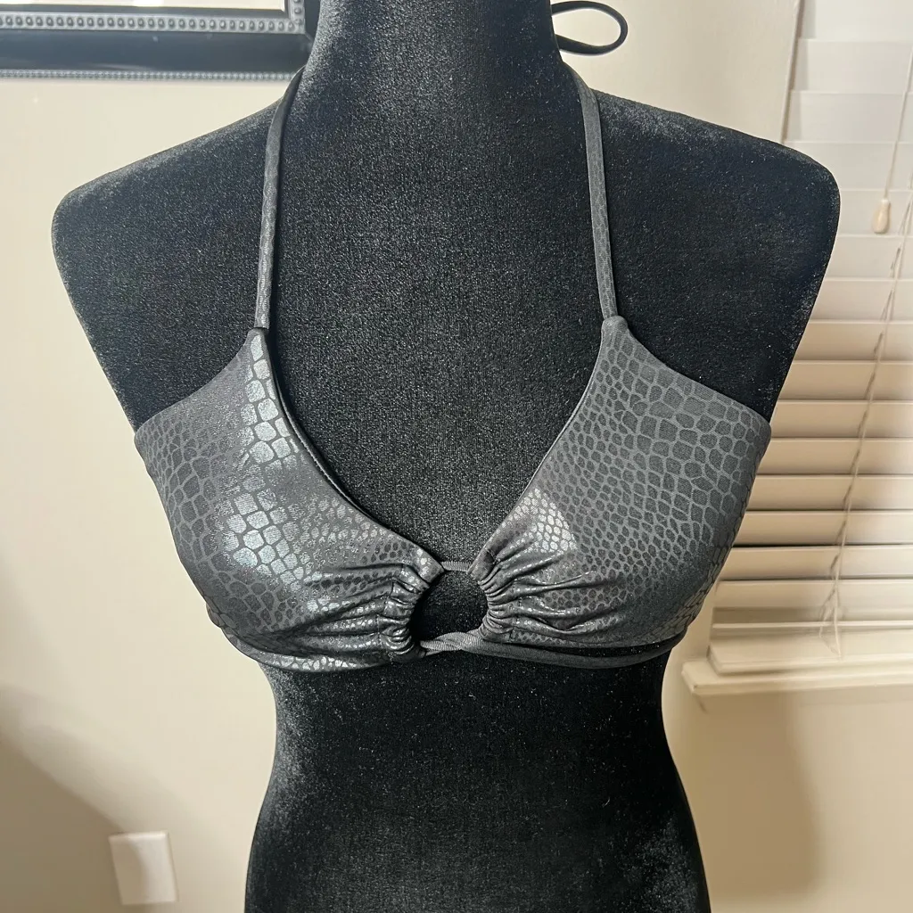 Summerhaus by beach bunny bikini top shiny black medium‎ - Image 2