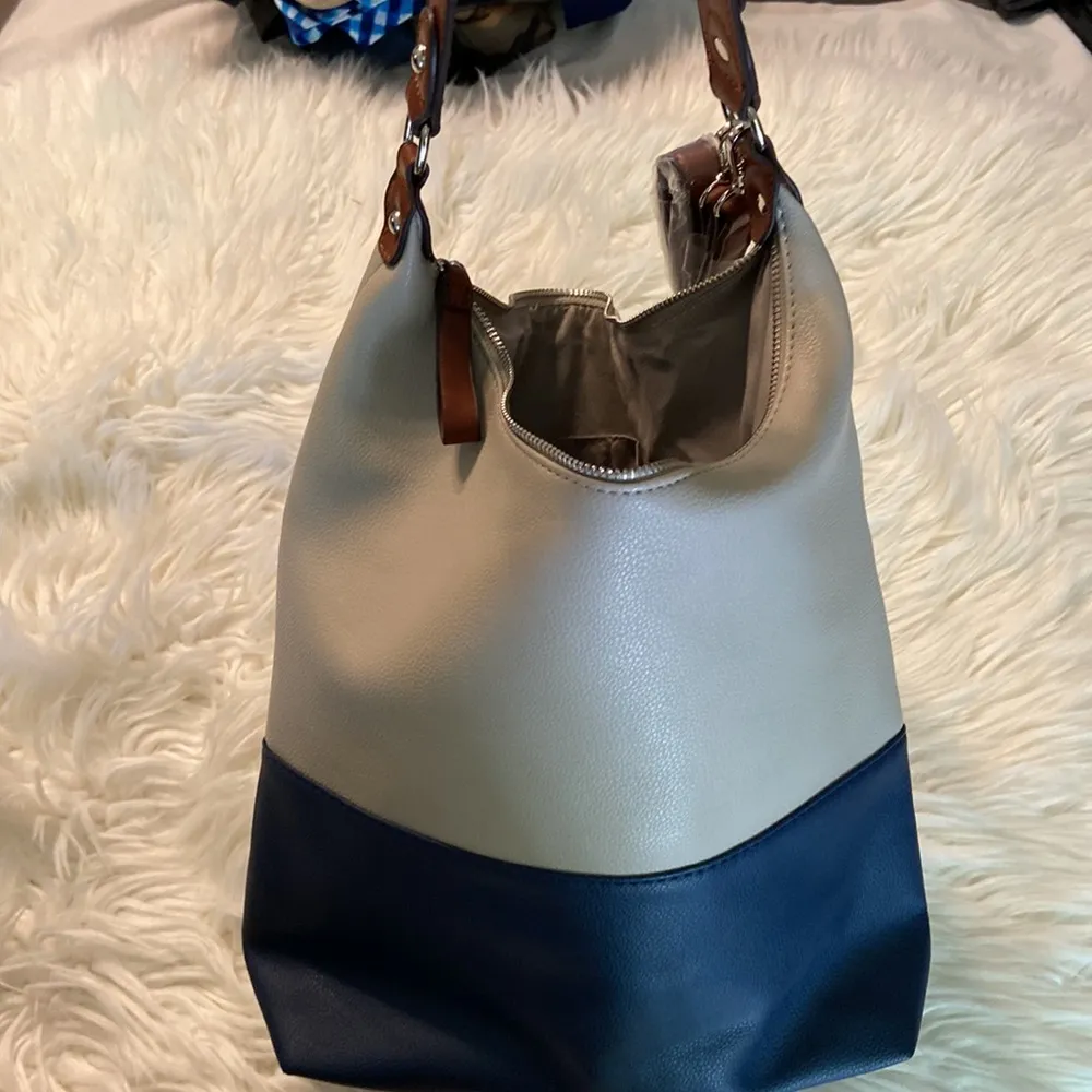 Adrienne Vittadini Purse/Bag large size it’s 13” long and 13” wide brand new - Image 8