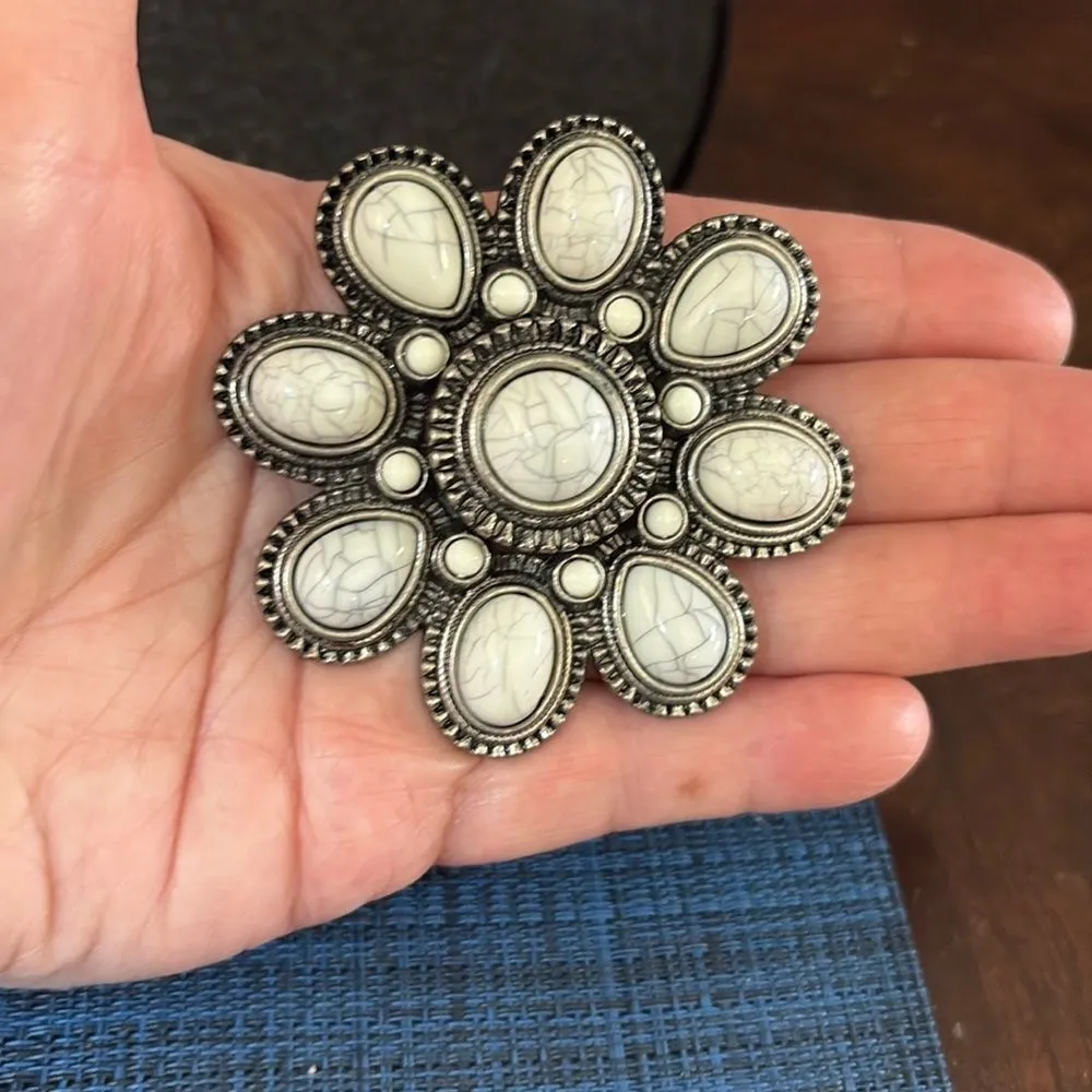 Antiqued Matte White Marbled Acrylic Cabochon Brooch - Image 4