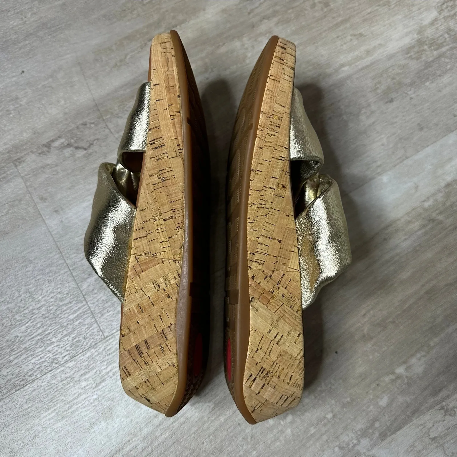 FitFlop F-MODE Metallic Leather-Twist Flatform Slides (Cork Wrap) in Gold Size 7 - Image 5